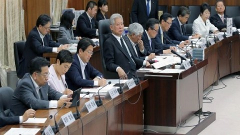 日本眾議院憲法審查會 就「新人權」聽取意見 教育免費等