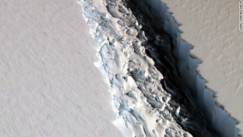 南極巨型冰架即將分裂 成為史上最大的冰山