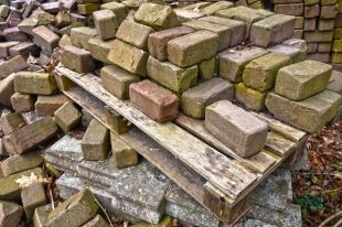 俄羅斯克拉諾雅爾斯克市的一間磚頭工廠因違反空汙條例而遭罰緩22萬盧布。