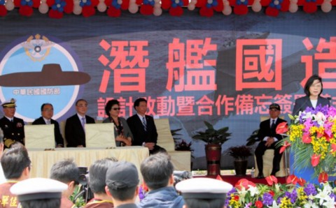 台湾、潜水艦の自主建造に着手へ　中国の海軍力に警戒感
