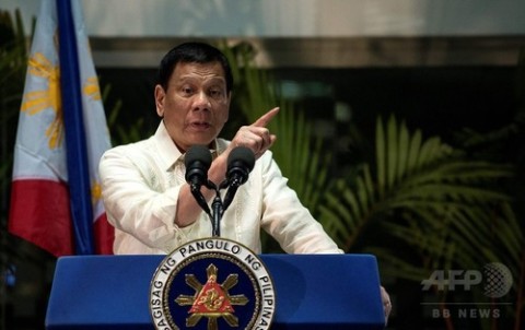 ドゥテルテ比大統領、麻薬撲滅戦争で戒厳令も 民主主義に懸念