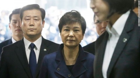 朴槿惠因涉嫌收賄等罪遭逮捕
