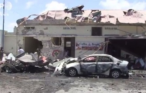 レストランに自動車爆弾、少なくとも７人死亡 ソマリア首都