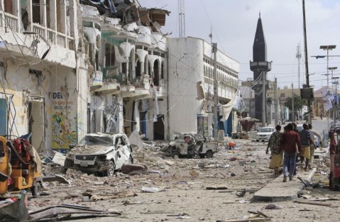 ソマリア 首都で車が爆発、１５人が死亡