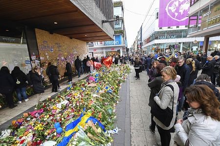 動機不明、捜査長期化へ＝スウェーデンのテロ１週間