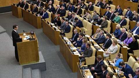 俄羅斯首相梅德韋傑夫要求國會議員，更認真的研究法案