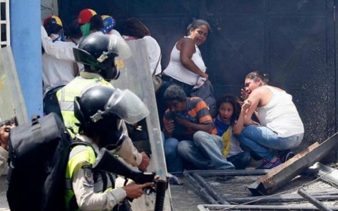 ベネズエラの反政府デモ激化、少なくとも２人死亡、２７０人拘束