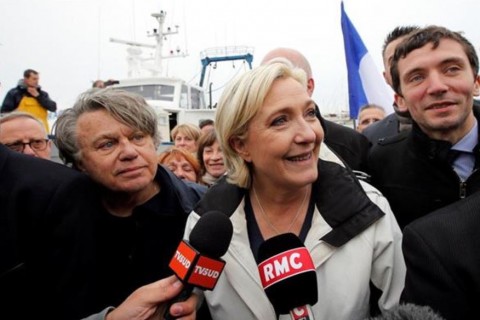 法國總統大選 進入決選的2位候選人在「經濟全球化」展開激辯 相繼參觀將要停業的工廠