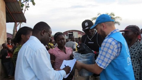 聯合國難民署向安哥拉空運物品 向剛果民主共和國難民提供援助