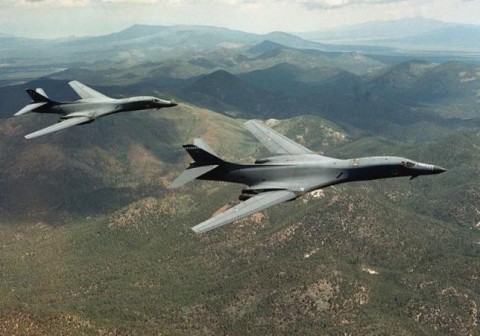 米戦略爆撃機、朝鮮半島上空を飛行　北朝鮮「核戦争の瀬戸際に」