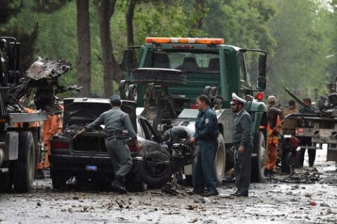 アフガン首都で爆発、NATO軍部隊の車列標的で8人死亡 ISが犯行声明