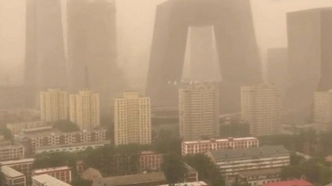 50年來首次沙塵暴 日媒：中國吹來的