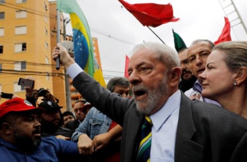 ブラジルのルラ元大統領、収賄罪を否認　汚職公判に初出廷