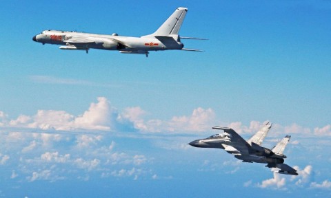 中国軍機、東シナ海で米空軍機の飛行を妨害