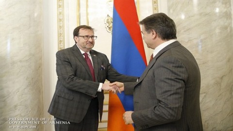亞美尼亞總理和美國駐亞美尼亞大使討論肅貪成果
