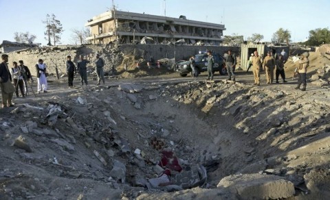 アフガニスタン カブール中心部でテロ、８０人死亡　日本大使館２人軽傷