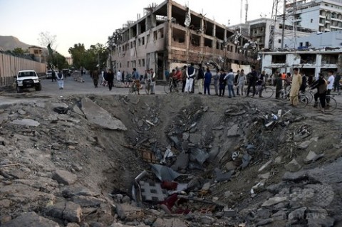アフガン首都の大規模爆弾攻撃、死者数が150人超に大幅増