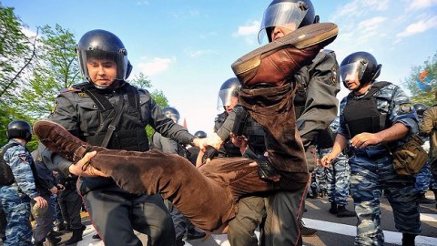 俄羅斯當局緊縮法規，無法動搖人民上街頭的決心