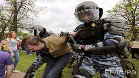 Cноуден о протестах в России: Конституция не может защитить людей – это бумага