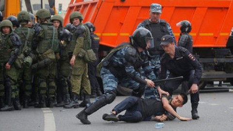 Почему жесткие действия полиции лишь придают смысл протестным акциям