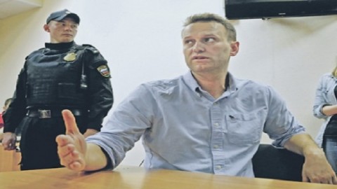 Навальный пытается дотянуться до Путина