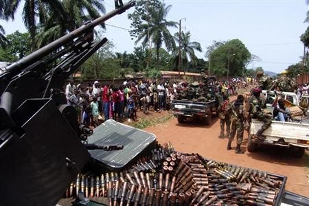 戦闘で１００人近く死亡か　宗教対立続く中央アフリカ