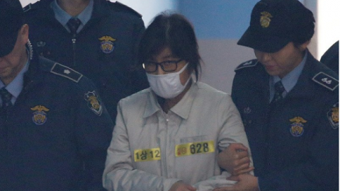 韓国　不正入学で崔被告に実刑　国政介入事件初判決