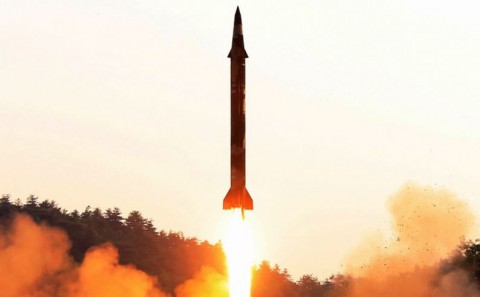 北朝鮮、日本海に向けて弾道ミサイル発射