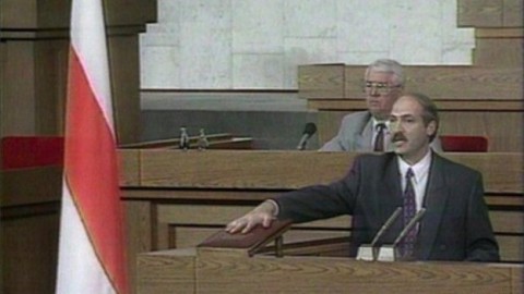 Пять инаугураций Лукашенко: Конституция с каждым разом опускается все ниже