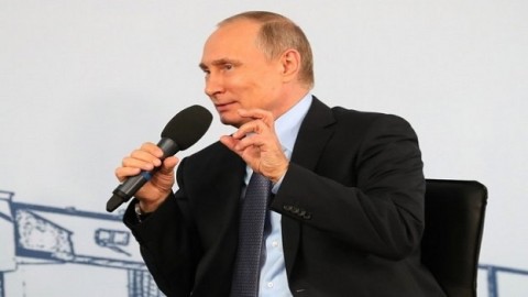 Путина попросили изменить Конституцию ради выборов