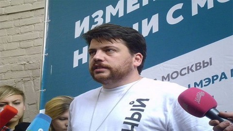 俄羅斯反對派支持者在7月8.9日兩天在街頭進行宣傳。總部主任被依「未經許可集會」起訴，並且定罪。法院判決指出：散發傳單等同社會運動。
