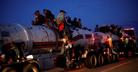 Caravana de migrantes atraviesa México para llegar a Estados Unidos.