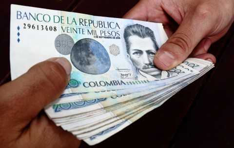 自肥爭議：前哥倫比亞國會議員以立法通過提高國會議員養老金