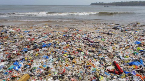 Plastic waste on a beach in South Asia. Photo: S. Sharma / Zuma Press