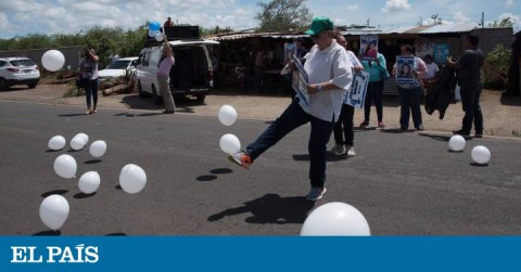 La activista Ana Quirós durante una manifestación en Managua.