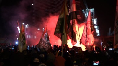 ハンガリー、「奴隷法」可決で超党派が大規模デモ 参加者1万5000人超