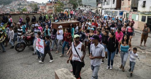 Traslado el pasado septiembre de la tumba de Christian Charris, asesinado a manos de la policía.