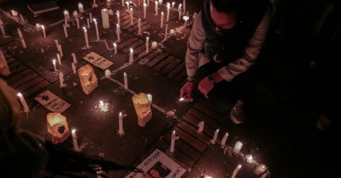 Las amenazas comenzaron en noviembre. En la fotografía una velatón que se realizó en Bogotá en julio de 2018, por asesinatos de los líderes sociales