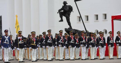 Acto militar durante la toma de posesión de Nicolás Maduro