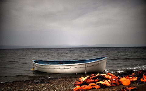 トルコ沿岸で不法移民の船が沈没　子供が犠牲に