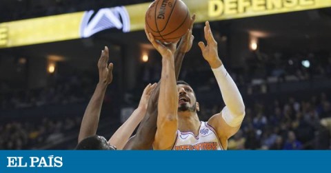 Enes Kanter, jugador de los Knicks, en un partido de la NBA esta temporada.