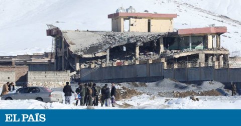 Estado en que quedó el cuartel atacado, este lunes en Wardak