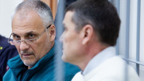 Сахалинский областной суд возобновит заседание по апелляции на приговор экс-губернатору Сахалина Александру Хорошавину и его бывшим подчиненным, осужденным за взятки.
