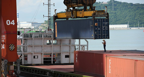 Shipping containers are seen on a cargo vessel at the Dachan Bay Terminals in Shenzhen, Guangdong province, China July 12, 2018. Photo: Reuters/Stringer