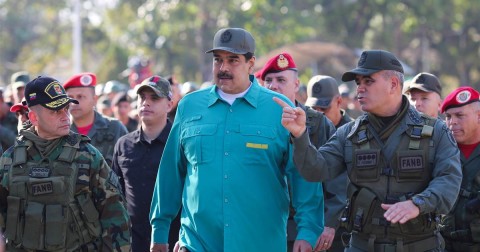 Nicolás Maduro, center, and Venezuela's Minister of Defense Vladimir Padrino during military exercises at Fort Paramacay, in Carabobo, Venezuela, Jan 27, 2019. Photo:  Miraflores Press via EPA