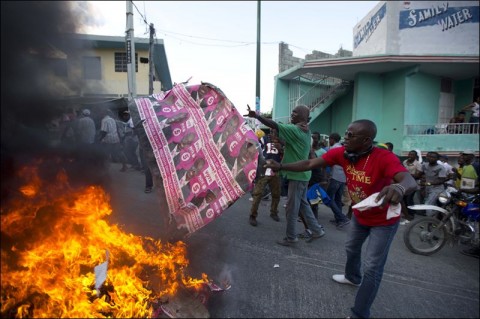 反對派抗議者已經回到海地首都太子港街頭，因為政府發誓要加深對腐敗指控和實施經濟措施的調查。