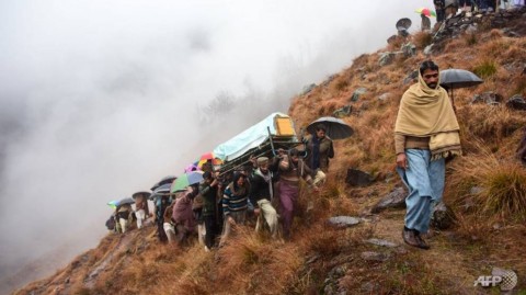 Pakistani Kashmiris carry the coffin of a civilian, who was killed in a gunfight between Indian and Pakistan troops on the Line of Control (LoC), at a funeral ceremony on the outskirts of Muzaffarabad, the capital of Pakistan-administered Kashmir on Mar 2, 2019. 