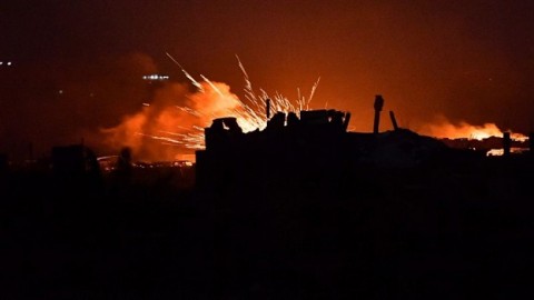 2019年3月17日在敘利亞東部Deir Ezzor省Baghouz村附近的一個伊斯蘭國（IS）小組聖戰分子營地的爆炸
