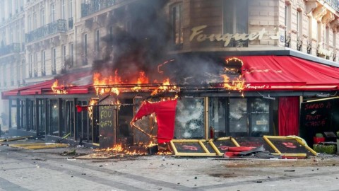 The upmarket Le Fouquet's restaurant on the Champs-Elysées Avenue burns on 16 March, 2019.