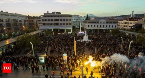 因蒙特內哥羅現任總統濫用職權、貪汙及任人唯親，有數千人在首都波德里查遊行抗議，要求總統辭職下台。
